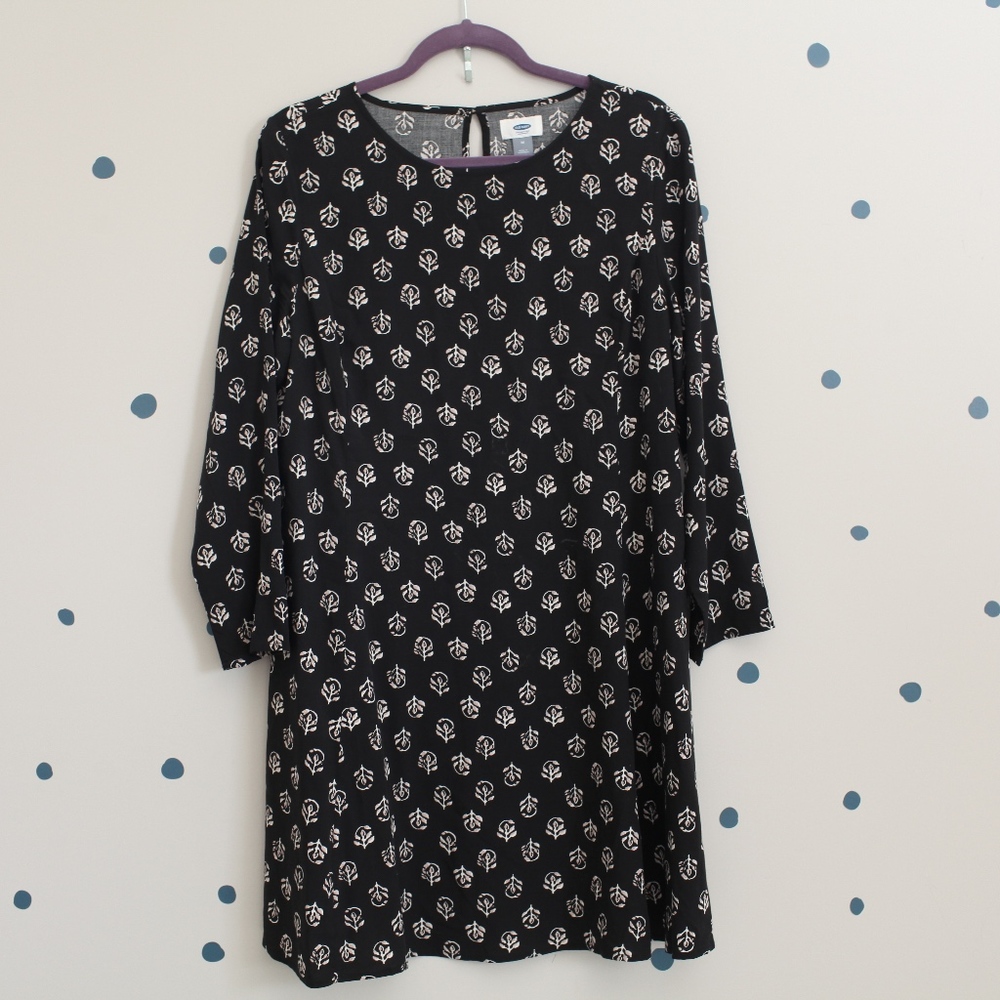 BLACK FLORAL DRESS - size medium